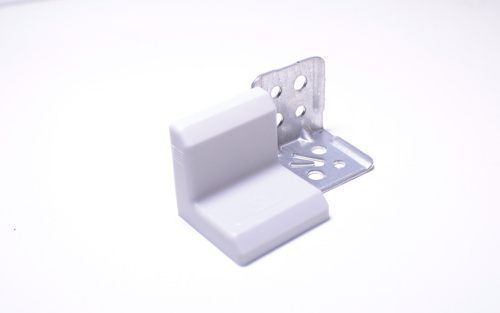 уголок 28*28 с декоративной крышкой серый купить в https://rmkmasterium.ru/